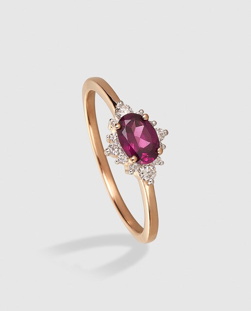 Anillo El Corte Inglés Notre Dame de oro rosa, diamantes y rodolita