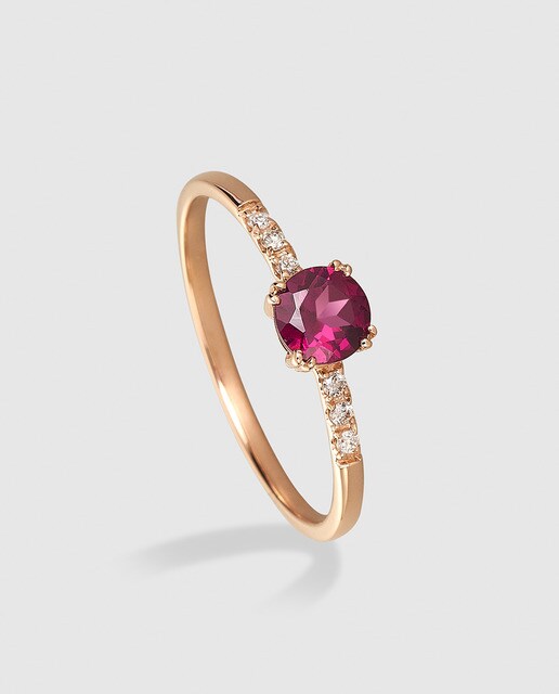 Anillo El Corte Inglés Notre Dame de oro rosa, diamantes y rodolita