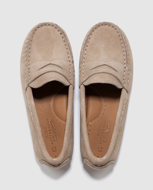 Mocasines de niño Kids Collection de ante de color beige con borlas