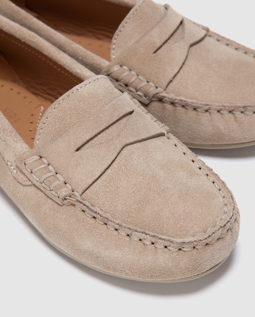 Mocasines de niño Kids Collection de ante de color beige con borlas