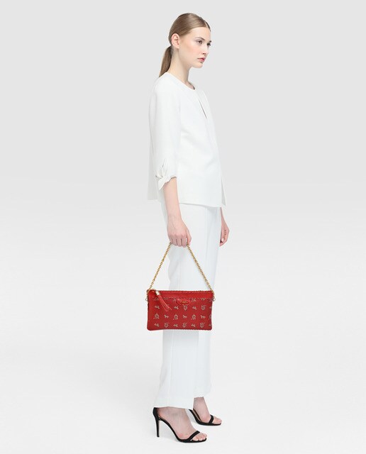 Cartera de mano grande de piel en rojo con asa de cadena extraíble