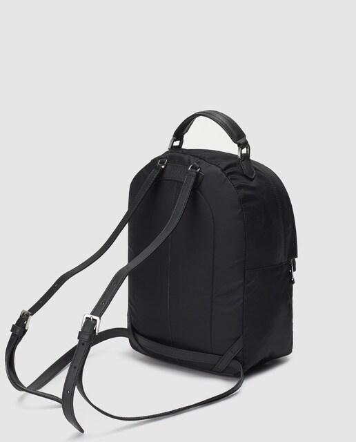 Mochila pequeña de mujer Furla Favola de piel y nylon en negro