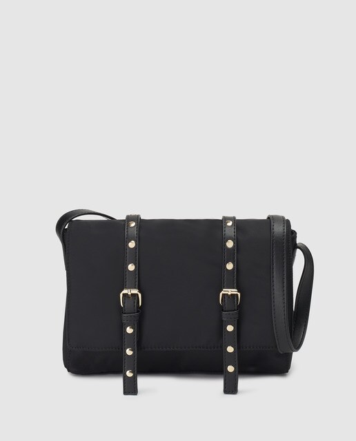 Satchel El Corte Inglés de nylon en negro con tachas en la solapa