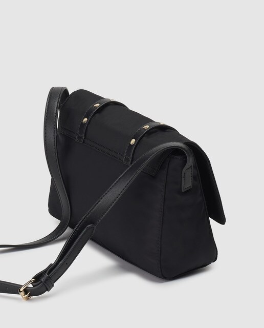 Satchel El Corte Inglés de nylon en negro con tachas en la solapa