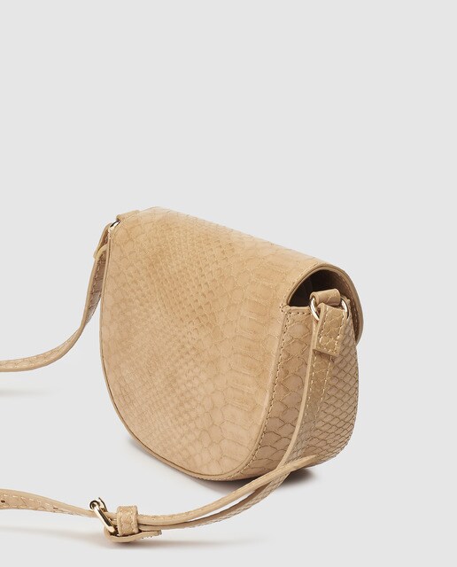 Bandolera mini de mujer El Corte Inglés en beige con grabado de serpiente