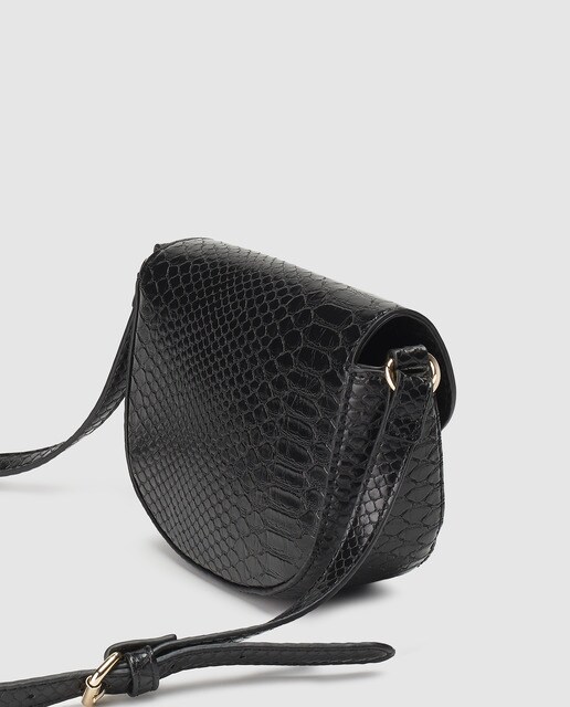 Bandolera mini de mujer El Corte Inglés en negro con grabado de serpiente