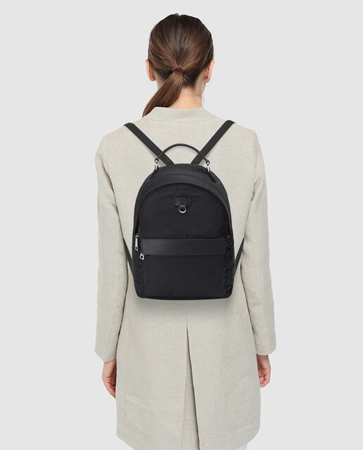 Mochila pequeña de mujer Furla Favola de piel y nylon en negro