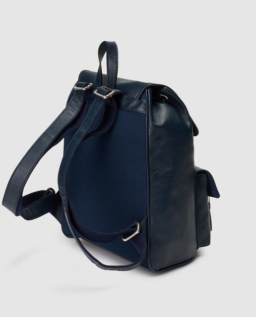 Mochila de mujer Ruano de piel en azul marino con hebillas
