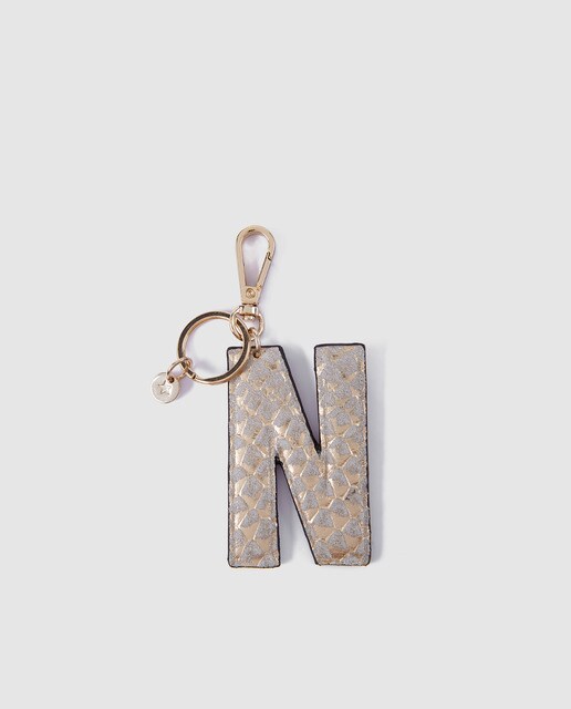 Llavero charm El Corte Inglés de piel con la inicial N en dorado
