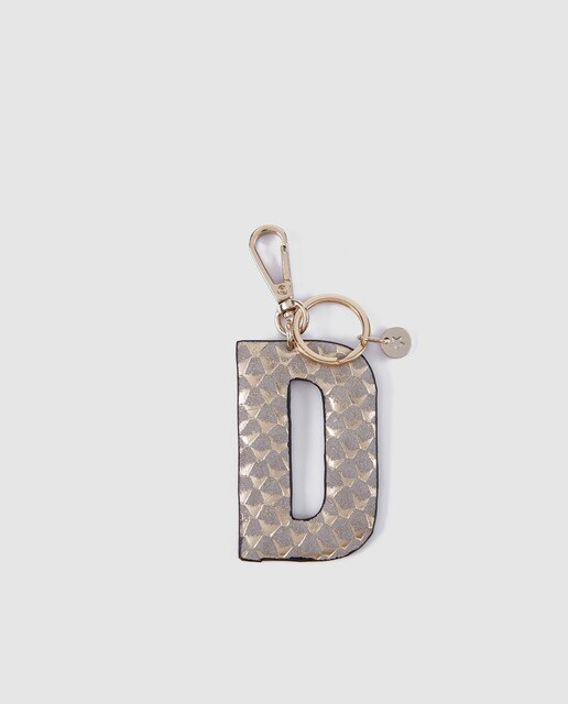 Llavero charm El Corte Inglés de piel con la inicial D en dorado