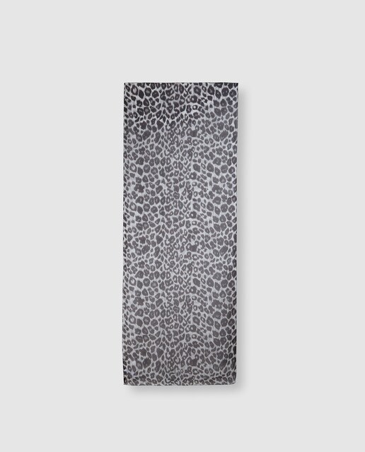 Fular El Corte Inglés en chiffon de seda gris con animal print