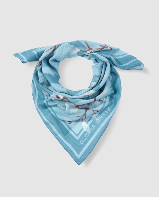 Pañuelo de algodón Gloria Ortiz azul con estampado sakura