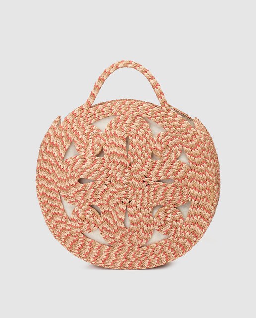 Capazo redondo Sans Arcidet de rafia trenzada tricolor en coral, natural y beige