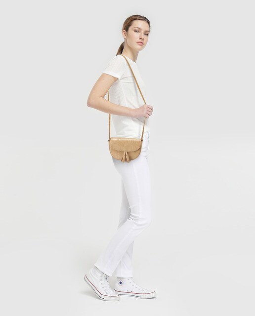 Bandolera mini de mujer El Corte Inglés en beige con grabado de serpiente