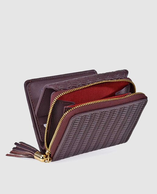 Cartera pequeña de mujer Guy Laroche de piel grabada en burdeos con monedero
