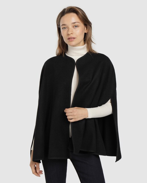 Capa Banarassi en negro viveada con abertura