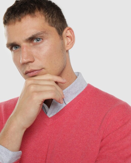 Jersey de lana 100% cashmere Alan Paine rojo con el cuello de pico