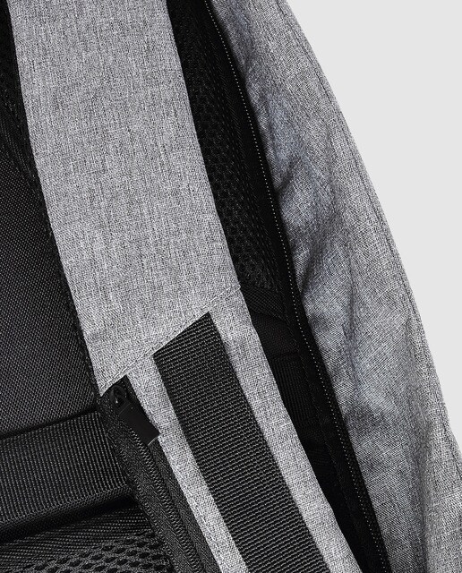Mochila unissexo cinzenta com porta USB e espaço para portátil
