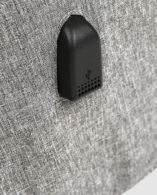Mochila unissexo cinzenta com porta USB e espaço para portátil