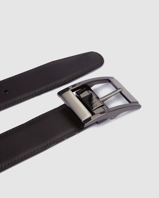 Cinturón de hombre en piel de color negro con estuche