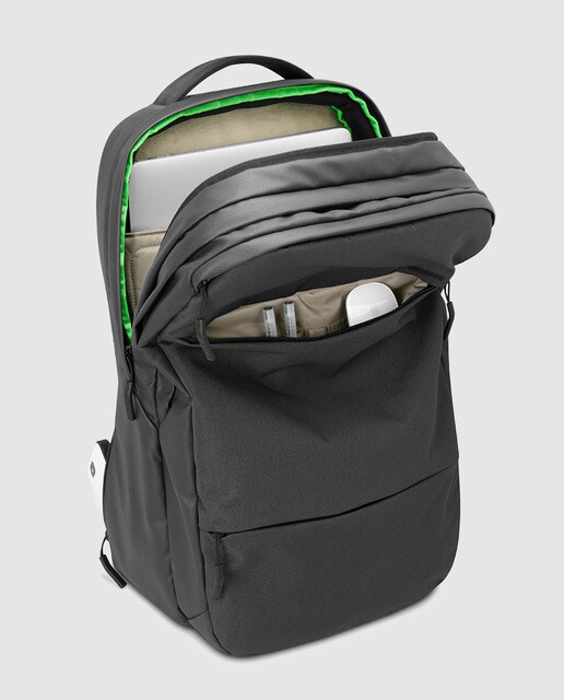 Mochila de homem Incase preta com fecho de correr