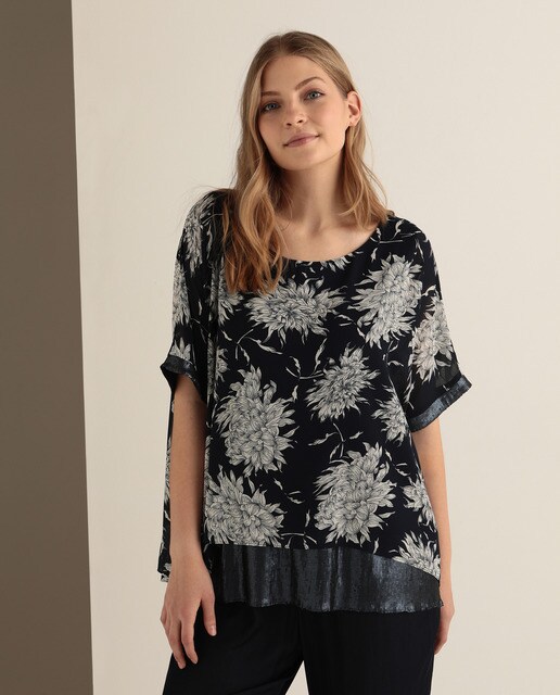 Blusa de mulher tamanhos grandes com estampado floral e faixa de lantejoulas