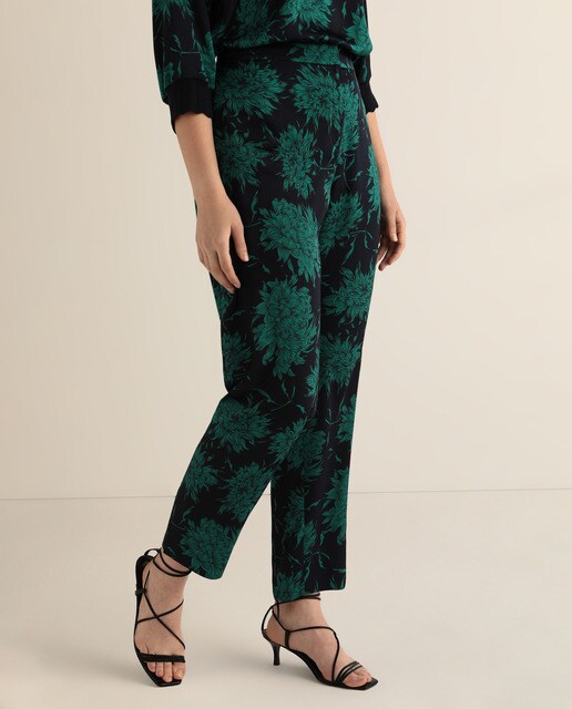 Pantalón fluido de mujer talla grande con estampado floral