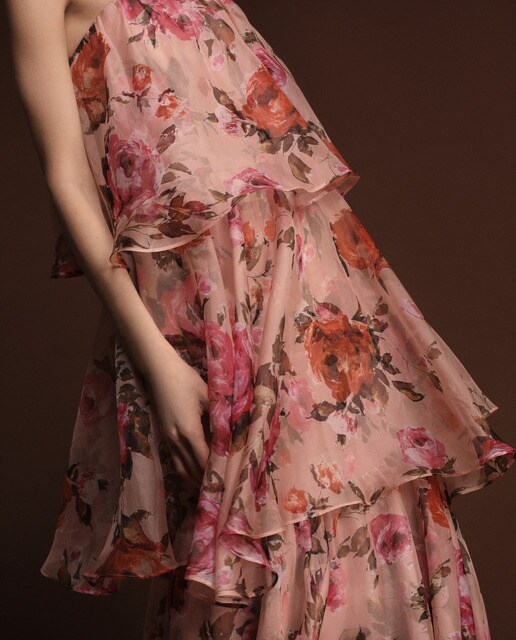 Vestido de capas palabra de honor en organza de seda estampada