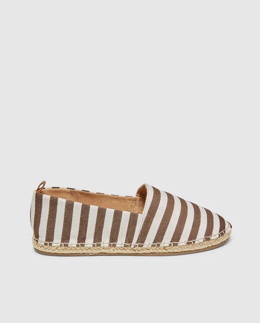 Alpargata énfasis cerrada estampada