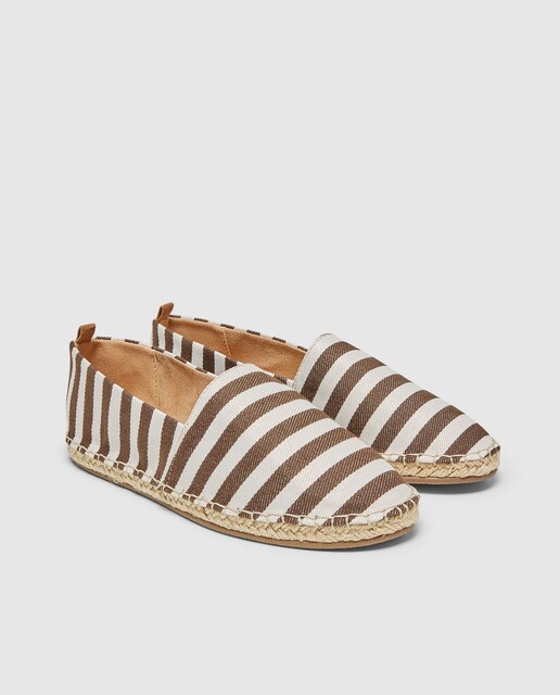 Alpargata énfasis cerrada estampada