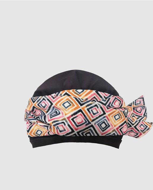 Turbante cerrado Belle Turban en negro con pañuelo estampado