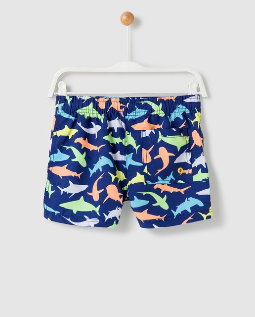 Bañador de niño azul con tiburones