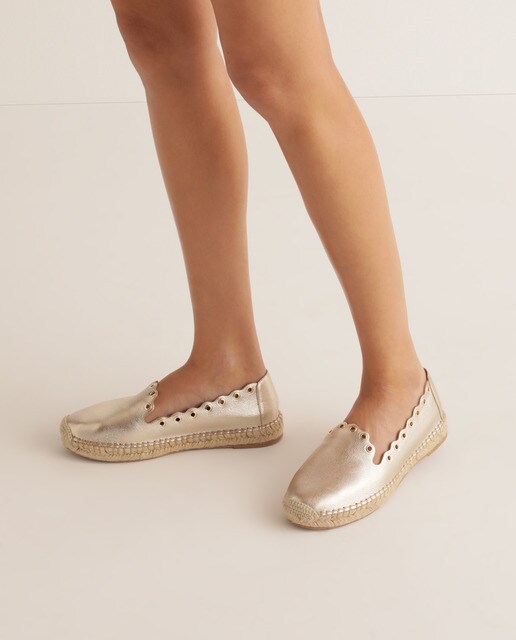 Alpargatas planas de mujer Zendra Basics de piel en color oro