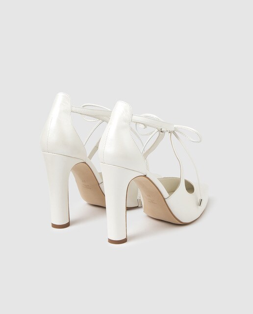 Zapatos de salón de mujer Gloria Ortiz de piel blanca con adorno de lazada
