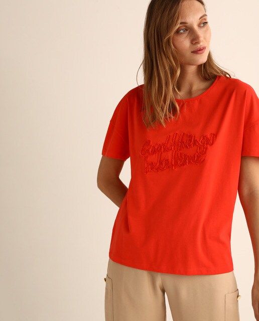 Camiseta de mujer con detalle de organza