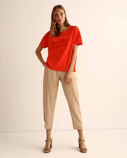Camiseta de mujer con detalle de organza