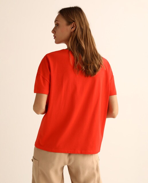 Camiseta de mujer con detalle de organza