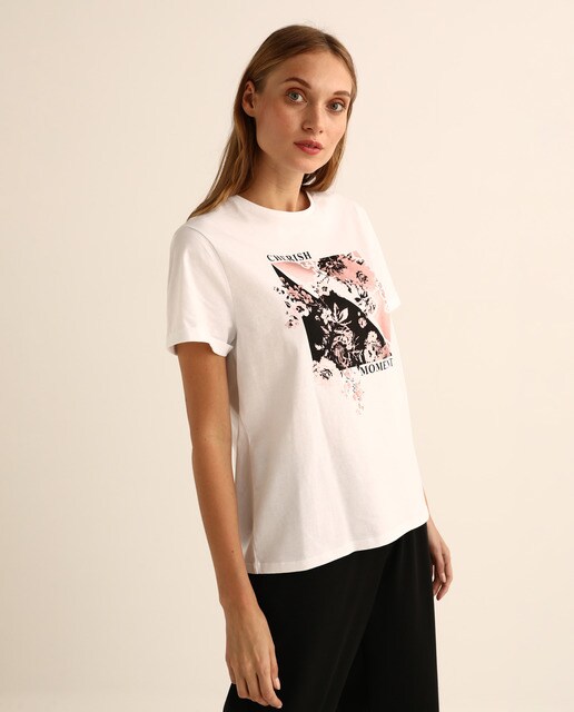 Camiseta de mujer con detalle delantero