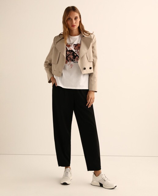 Camiseta de mujer con detalle delantero