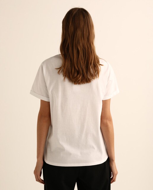 Camiseta de mujer con detalle delantero