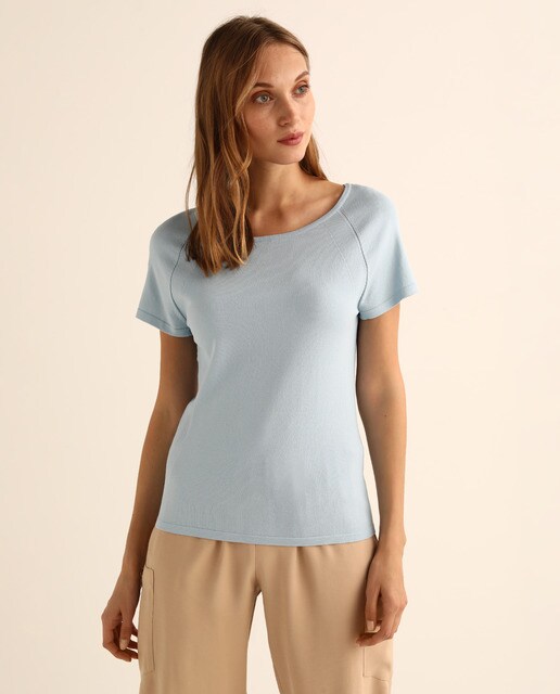 Camiseta de mujer con manga corta y cuello redondo