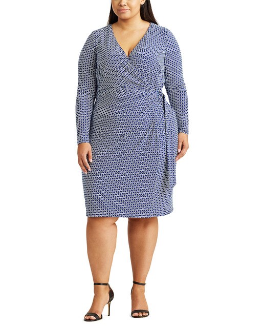 Vestido tamanhos grandes com micro estampado e manga comprida
