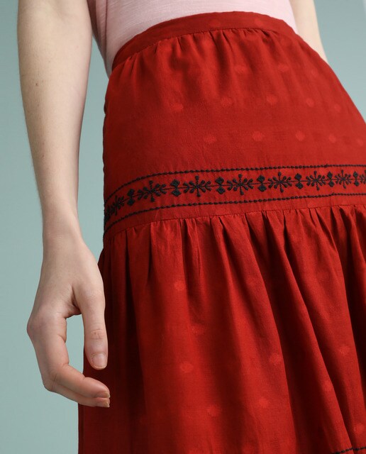 Falda midi bordada