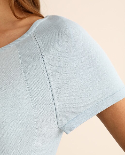 Camiseta de mujer con manga corta y cuello redondo