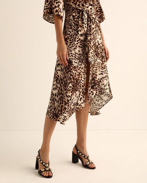 Falda midi con estampado leopardo