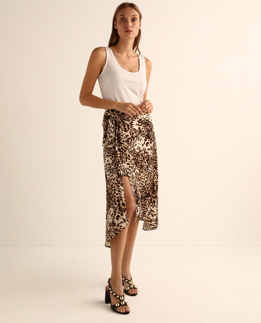 Falda midi con estampado leopardo