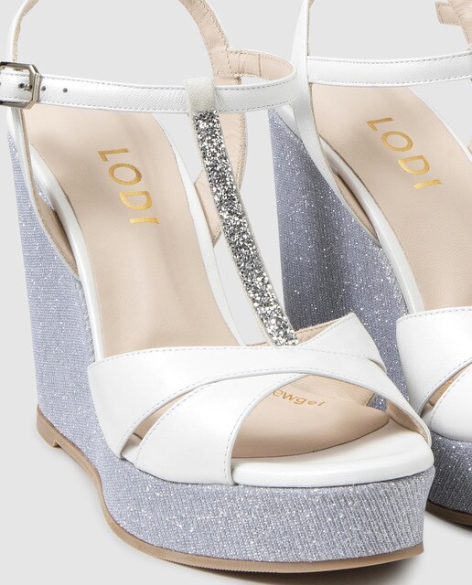 Sandalias de cuña de mujer Lodi de color blanco con detalle metalizado