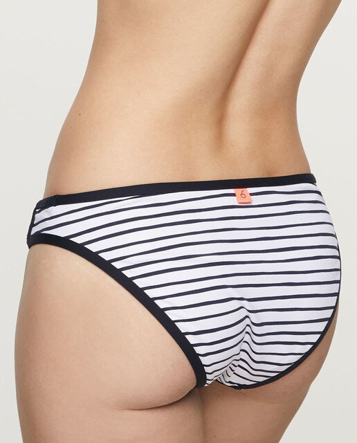 Cueca de biquíni às riscas
