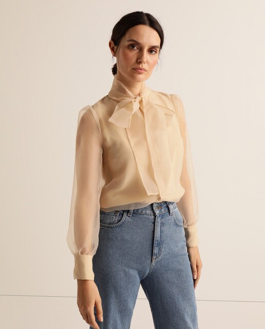 Blusa de mujer lisa en organza.
