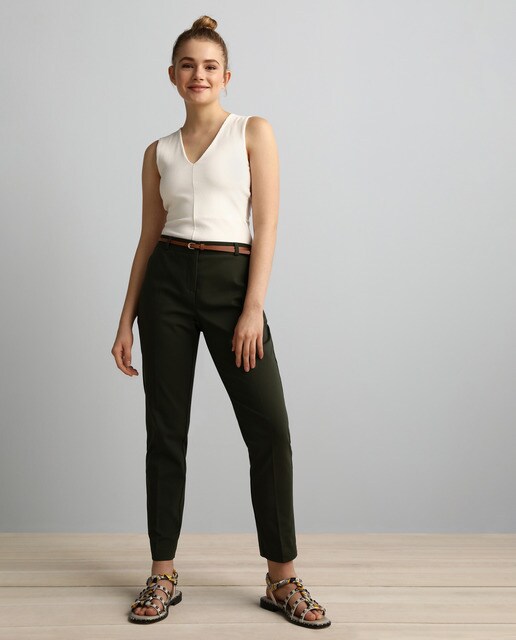 Top de mujer sin mangas y con escote pico